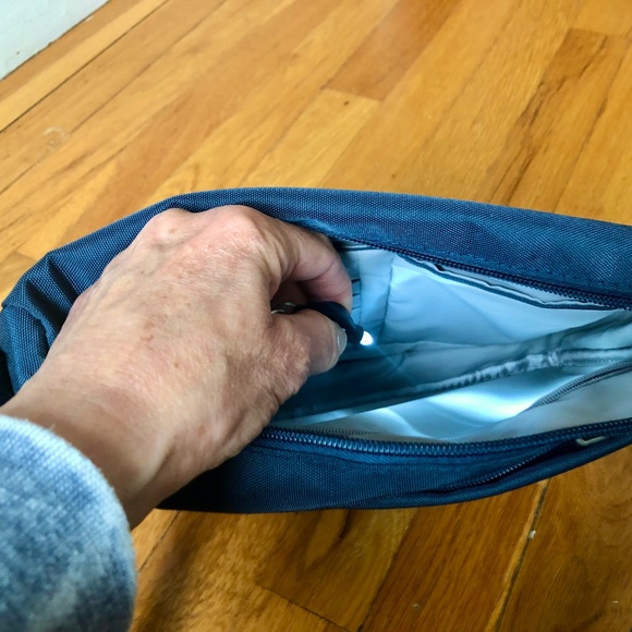 Travelon Anti-Theft Small Crossbody Purse - Picture 10 of 16